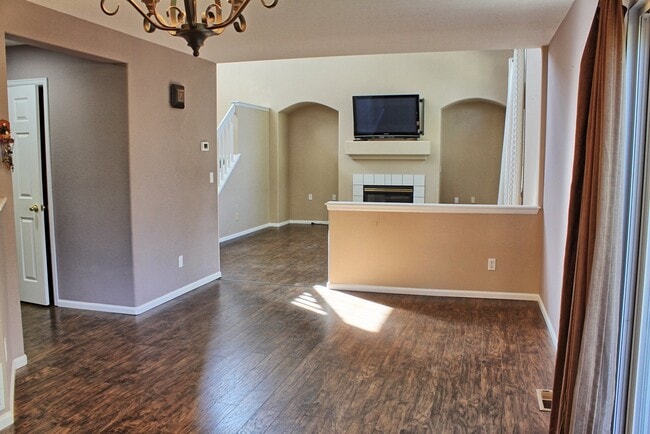 Foto del edificio - 3 bed 3 bath Castle Rock home walking distance to Douglas County High School