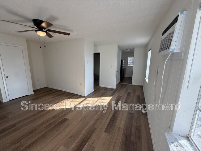 Foto del edificio - 813 N University St