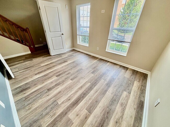 Foto del edificio - Experience Maintenance-Free Townhouse Livi...