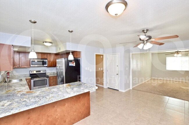 Foto del edificio - 1717 N Oleander St