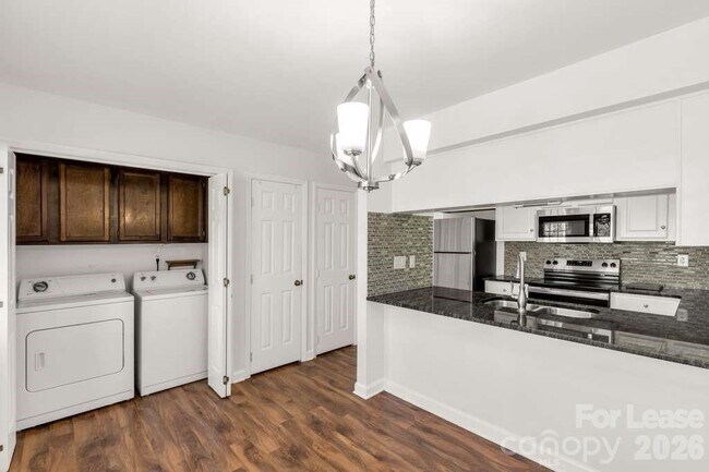 Foto del edificio - 402 Sweetgum Dr