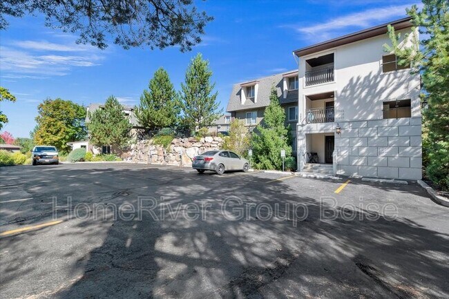Building Photo - 2607 N Lancaster Dr