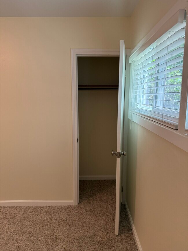 Armario del dormitorio 1 - 922 Kramer Ave