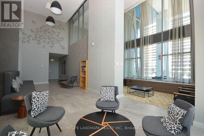 Photo du bâtiment - 2560 Eglinton Ave W