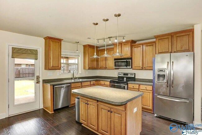 Foto del edificio - 239 Fields Pond Dr