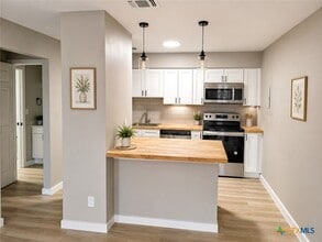 Building Photo - 345 Fm 86 Unit 12