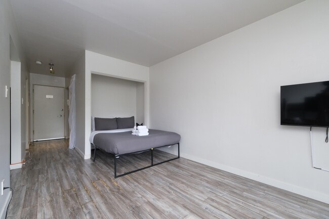 Building Photo - 1540 Haro St