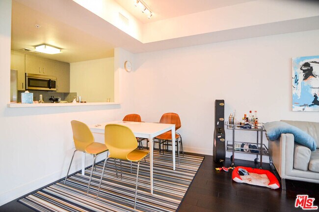 Foto del edificio - 436 S Virgil Ave