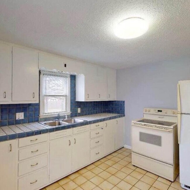 Building Photo - 1203 Plumer St