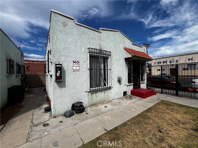 Building Photo - 6325 S Figueroa St