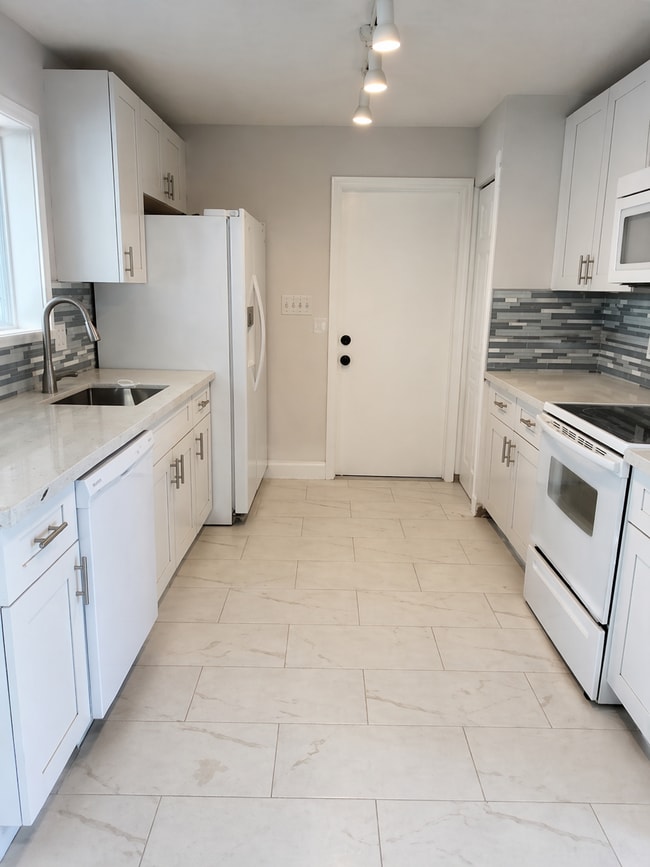 Foto del edificio - 9448 Saddlebrook Dr