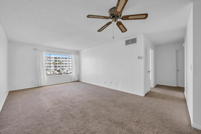 Building Photo - 125 Shore Ct