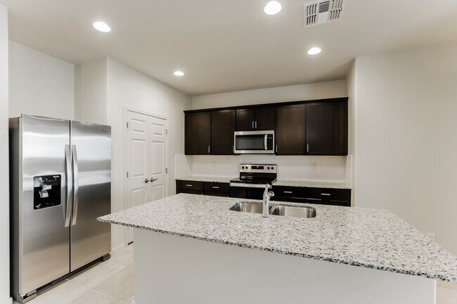 Foto del edificio - 25263 W Chipman Rd