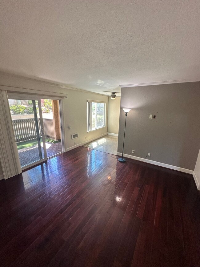 Building Photo - 8581 Villa La Jolla Dr