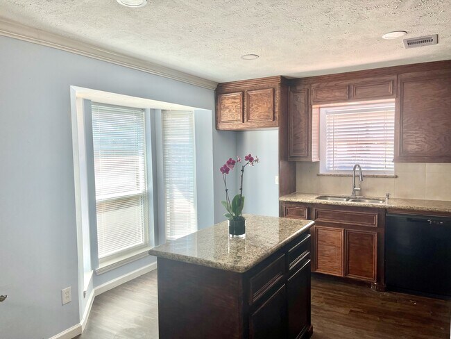 Bright Kitchen - 4823 Dollar Reef Dr