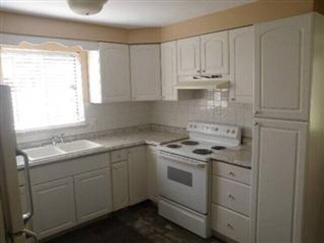 Foto del edificio - Saturday July 25th, 2020 - Open House 10:0...
