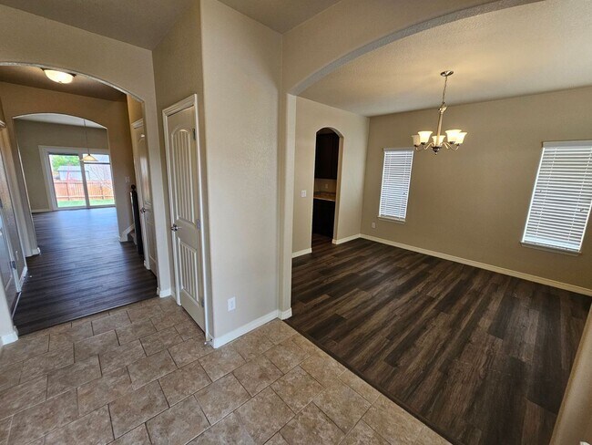 Foto del edificio - 6471 Stingray Ln