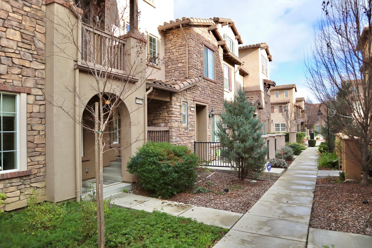 Foto principal - Dazzling 2-bedroom home in Fremont – Arden...