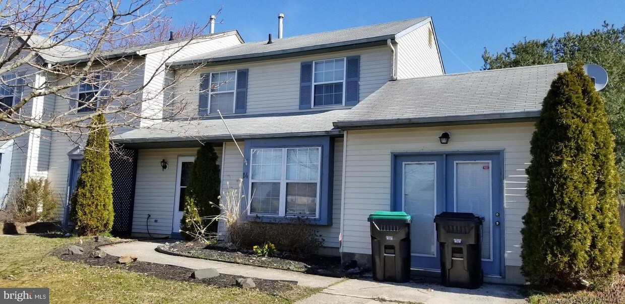 Primary Photo - 14 Cherry Grove Ln
