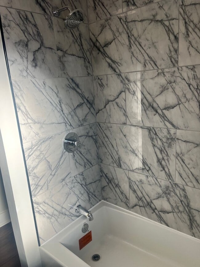 Foto del edificio - 3 bedroom 1 bath