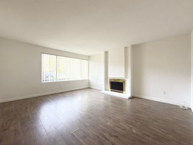 Foto del edificio - Spacious Townhome in Fire Mtn. w/ Attached Garage!