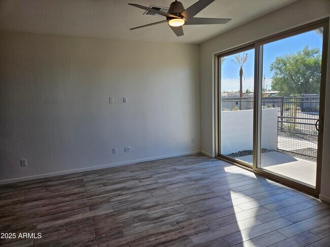 Foto del edificio - 651 N Ironwood Dr