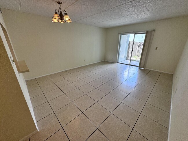 Building Photo - 2856 Somerset Park Dr