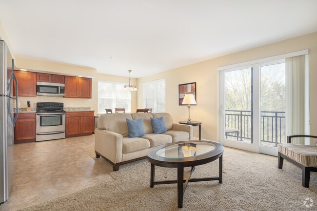 2HAB, 2BA-1,100 ft² - Towers at Greenville