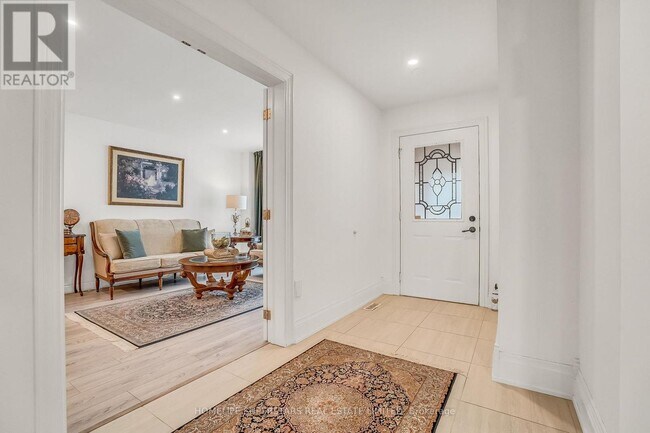 Building Photo - 38 Baycroft Ln