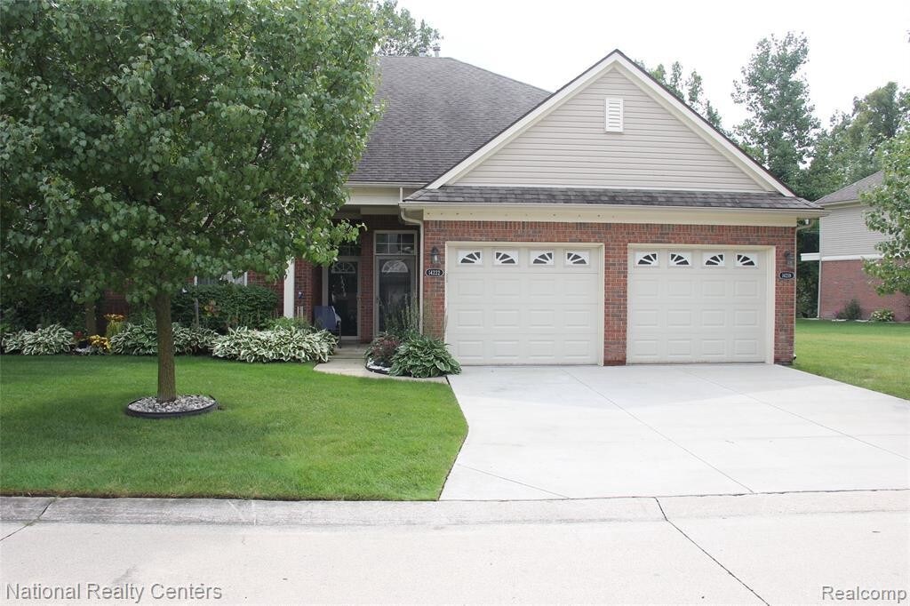 Foto principal - 14222 Shadywood Dr