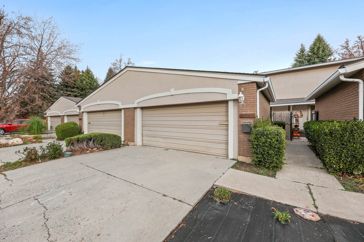 Primary Photo - 1871 Monterey Dr