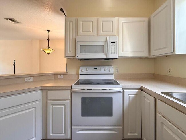 Foto del edificio - 13706 Forest Lake Dr