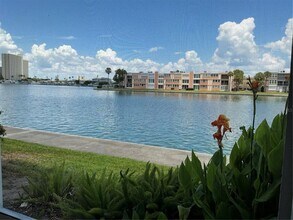 Building Photo - 7645 Sun Island Dr S