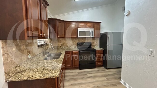 Foto del edificio - 807 Cavalier Dr