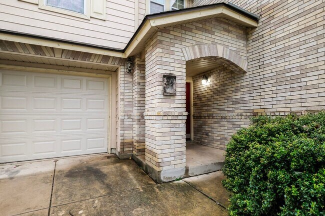Foto del edificio - FRESHLY PAINTED  |  OPEN CONCEPT  |  NEAR SCHOOLS & SHOPPING