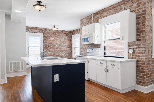 Photo - 1011 S 30th Avenue Apartment