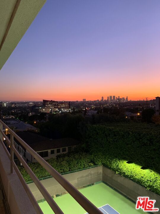 Foto del edificio - 1131 Alta Loma Rd