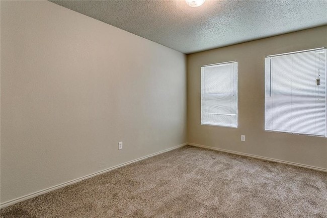 Building Photo - 813 Eagle Dr