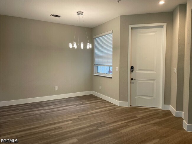 Building Photo - 7081 Venice Way