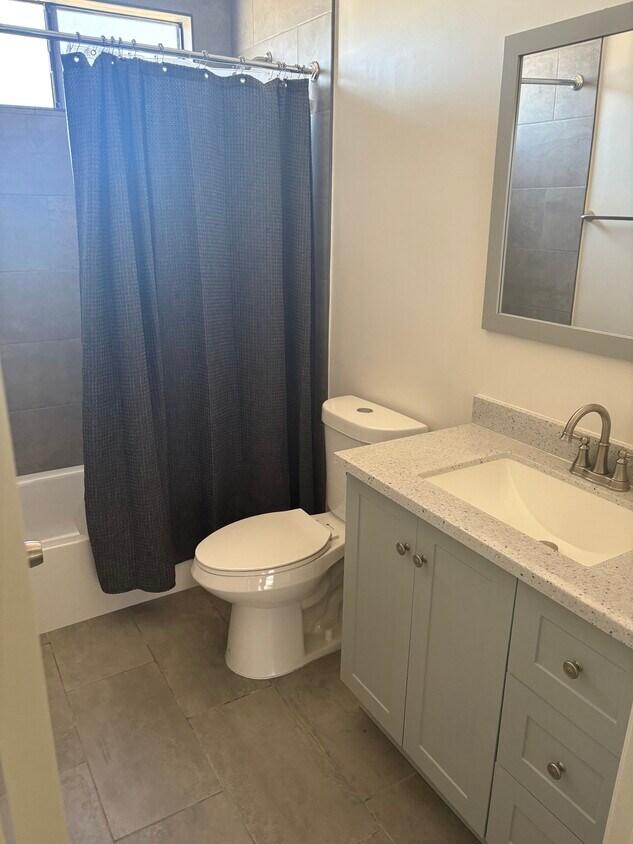 Baño - 2462 Purdue Ave