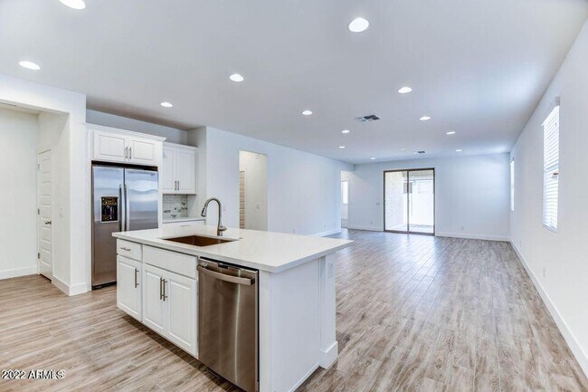 Building Photo - 5112 S 117th Ave