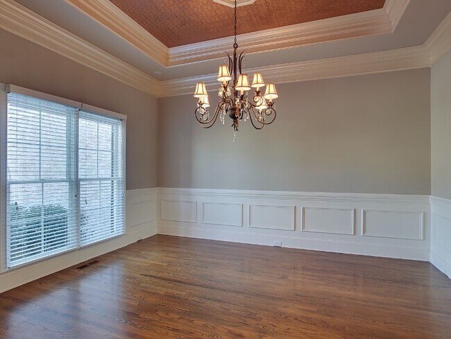 Building Photo - 653 Springlake Dr
