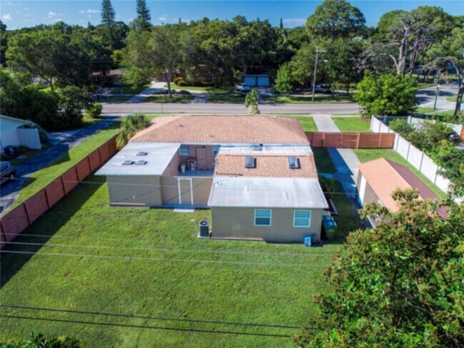 Building Photo - 2557 Ringling Blvd