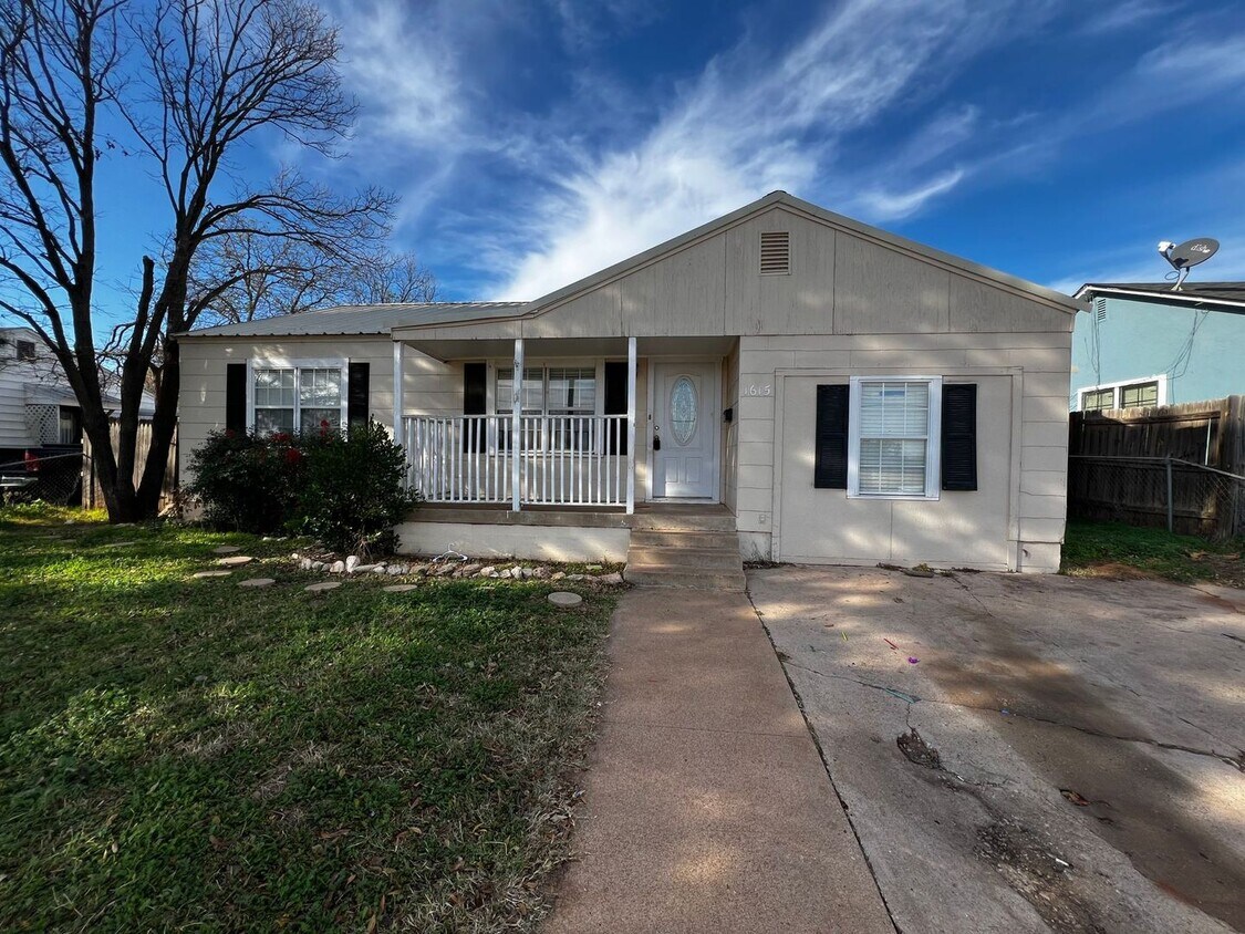 Foto principal - Beautiful 3 bedroom 2 bath home!