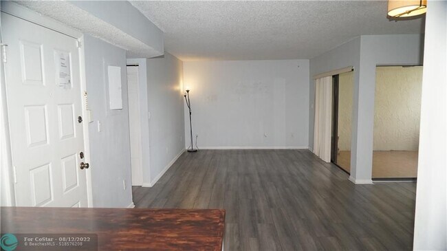 Building Photo - 1164 N Hiatus Rd