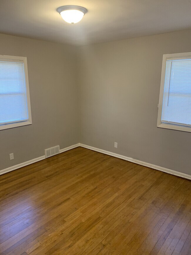 Building Photo - 5623 Sprague St