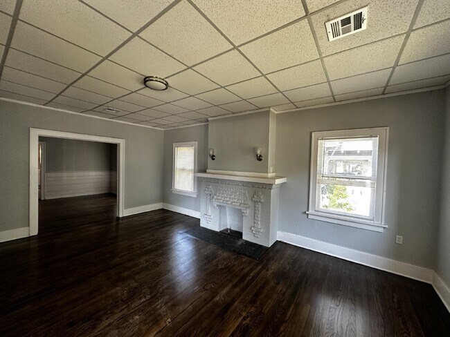 Building Photo - 3/1 Charmer in Owen Park!
