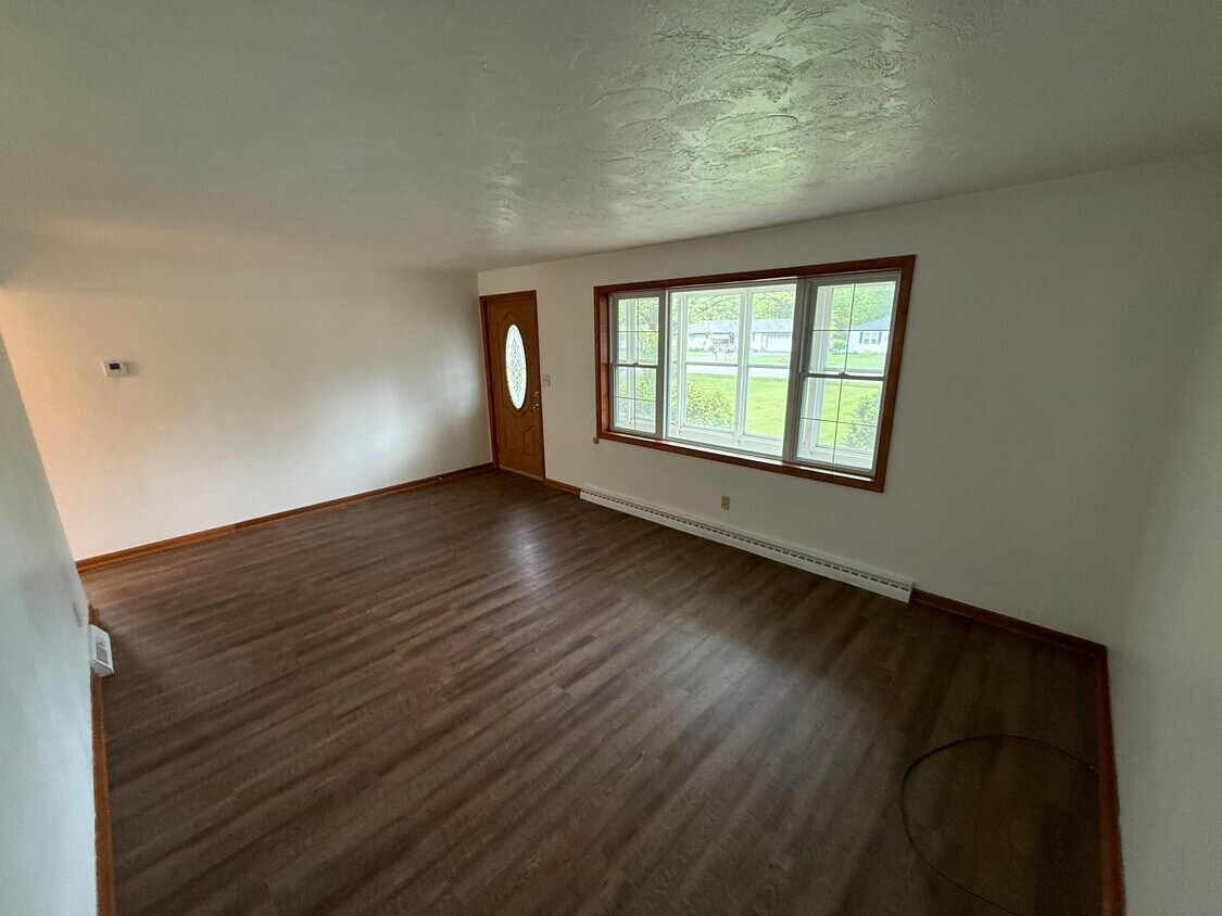 Foto del edificio - 2843 W River Rd S