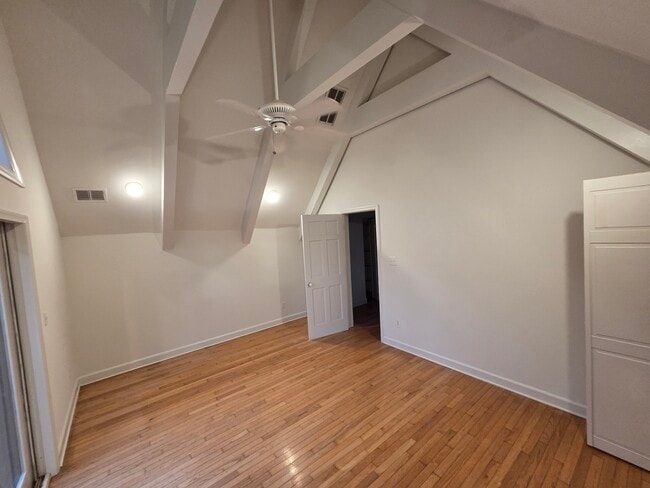 Building Photo - 548 River Bend Rd