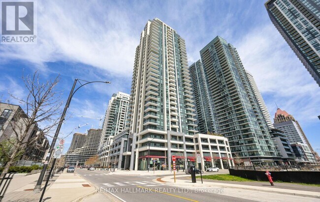 Photo du bâtiment - 4055-4055 Parkside Village Dr